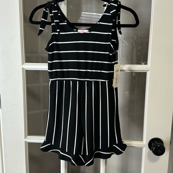 NWT girls black and white striped romper size medium - Picture 1 of 3